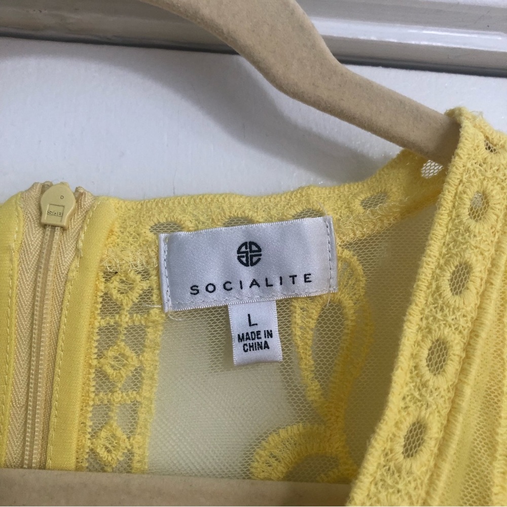 Socialite bright yellow lace mini dress sheer back v neck women’s size large - Picture 4 of 10